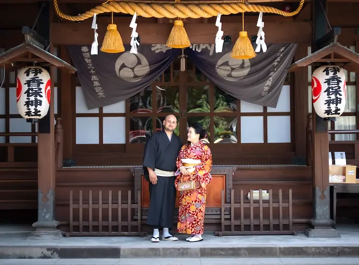 伊香保温泉 着物の日：神社 レンタル着物カップル